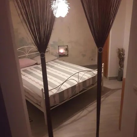 Apartman Zoric & *